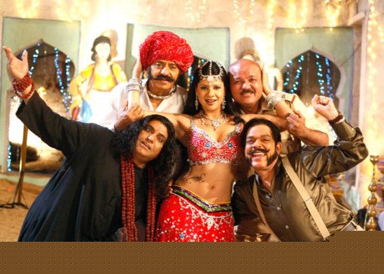 Zakir Hussain, Ranjeet, Sambhavna Seth, Arun Bakshi and Govind Namdeo In Qayamat Hi Qayamat Movie Stills