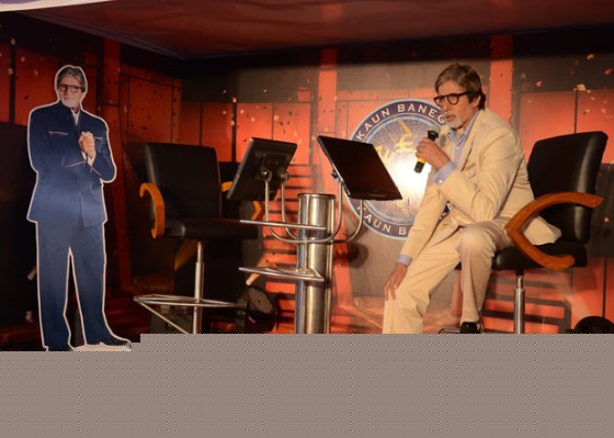 Amitabh Bachchan Unveils Kaun Banega Crorepati (KBC) 2012 Hot Seat Aapke Shehar Van