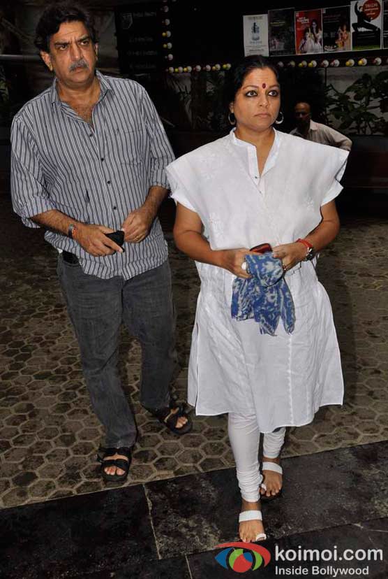 Baba Azmi, Tanvi Azmi At  A. K. Hangal (Avtar Kishan Hangal) Prayer Meet