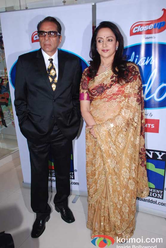 Dharmendra And Hema Malini On The Sets Of Indian Idol Season 6