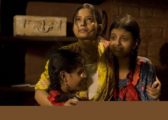 Gauri Kulkarni, Rakhi Mishra, Tanya Tiwari (Riwayat Movie Stills)