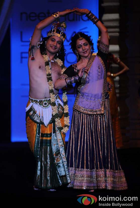 Hema Malini At Lakme Fashion Week 2012
