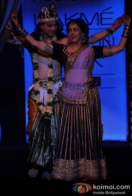 Hema Malini At Lakme Fashion Week 2012