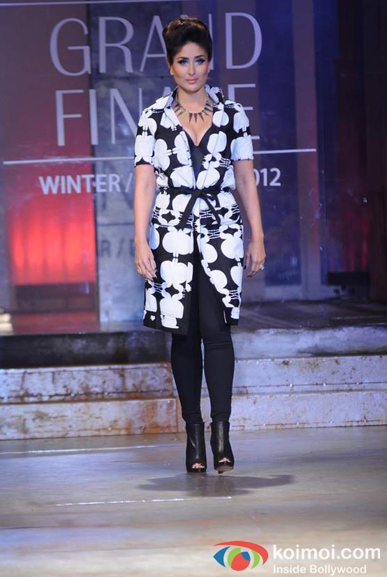 Kareena Kapoor Walks The Ramp At Lakme Fashion Week 2012 Grand Finale