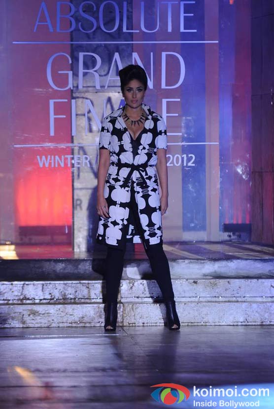 Kareena Kapoor Walks The Ramp At Lakme Fashion Week 2012 Grand Finale