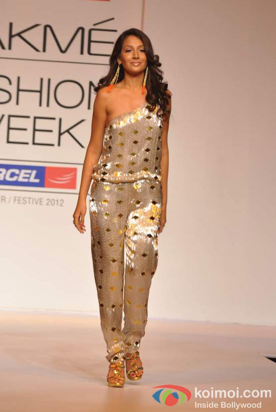 Monica Dogra Walks The Ramp For Pia Pauro At Lakme Fashion Week 2012 