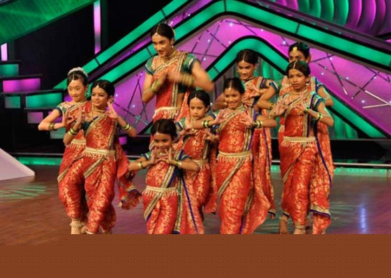 Raghav and Team On The Sets Of DID Litle Masters