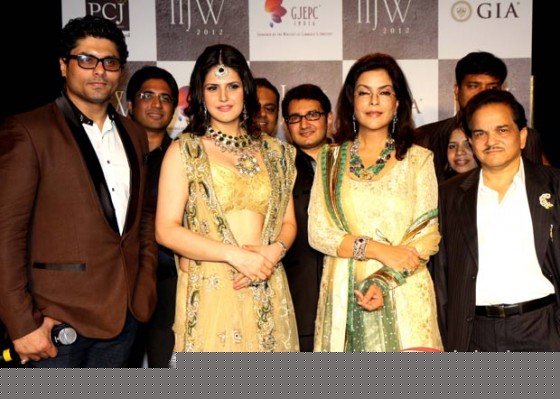 Riyaz Gangji, Zarine Khan And Zeenat Aman Walks The Ramp For Yogendra Sethi Of YS 18 At IIJW 2012