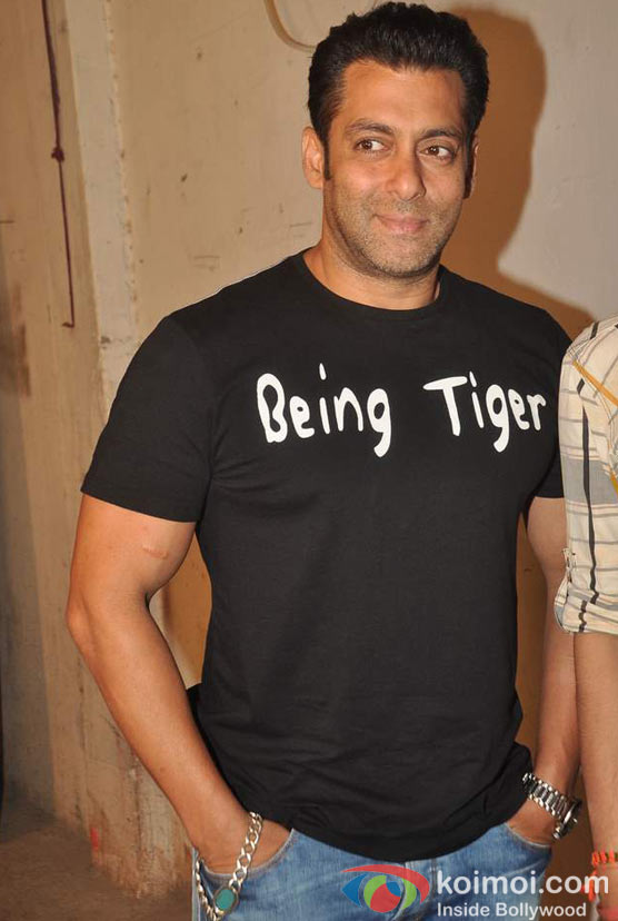 Salman Khan Promote Ek Tha Tiger Movie At Mehboob Studio