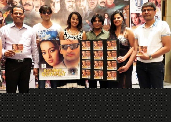 Santosh Chopra, Sagar, Ester, Sambhavna Seth, Roshan Kumar At Qayamat Hi Qayamat Movie Music Launch