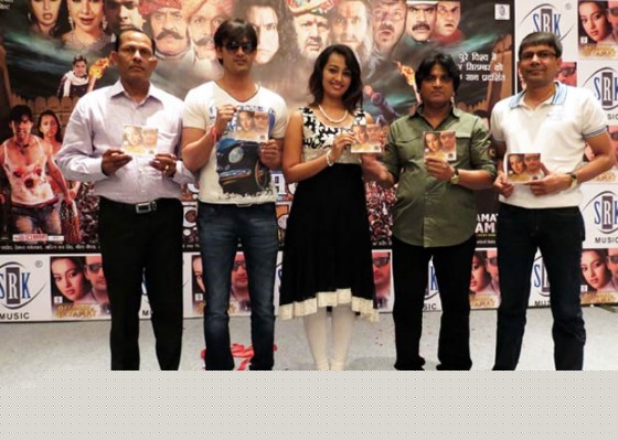 Santosh Chopra, Sagar, Ester, Vicky, Roshan Kumar At Qayamat Hi Qayamat Movie Music Launch