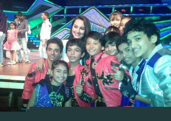 Sonakshi Sinha Promote Joker Movie On The Sets Of DID Dance Ke Superkids Show