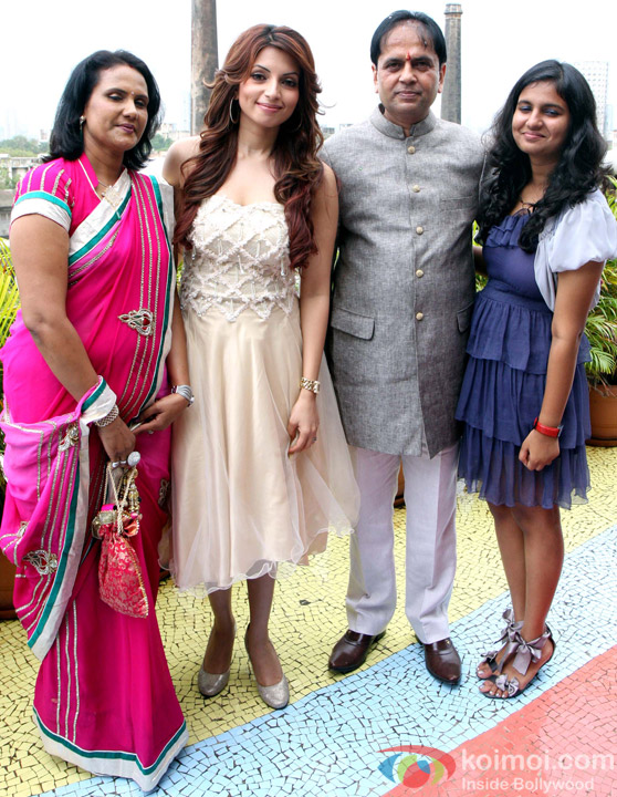 Sunita Hundiya, Shama Sikander At Hardik Hundiya's 1st International Diamond Day Celebration
