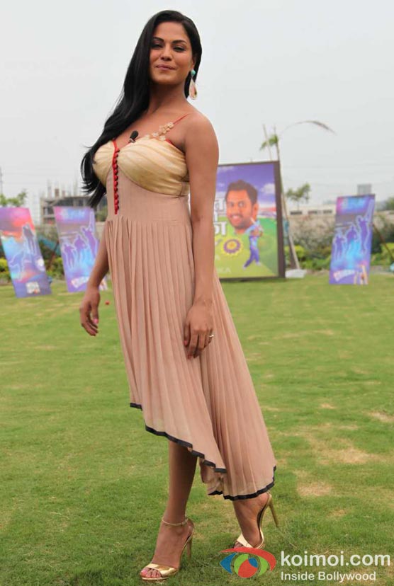 Veena Malik Hosting India VS Sri Lanka T20 Match On India TV