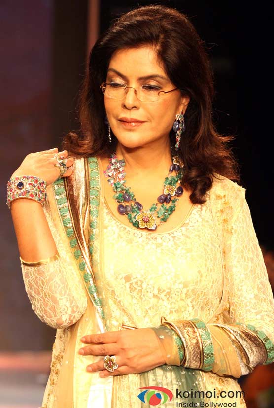 Zeenat Aman Walks The Ramp For Yogendra Sethi Of YS 18 At IIJW 2012