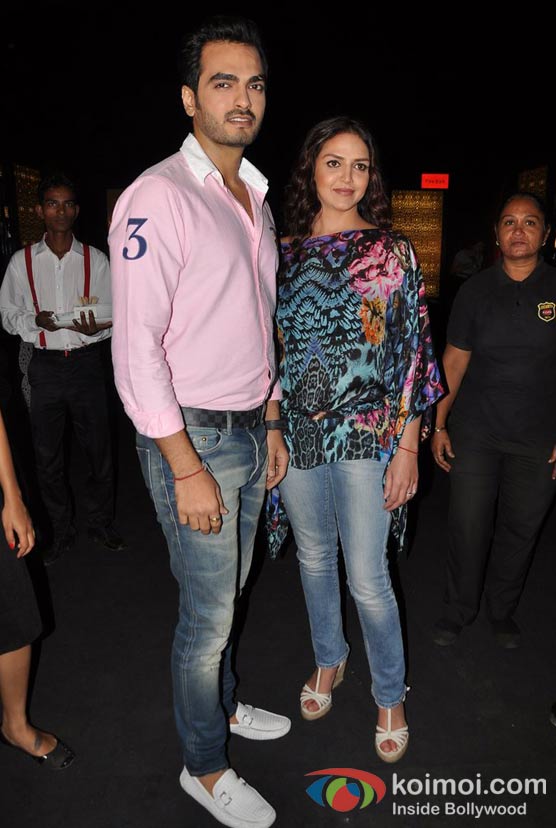 Bharat Takhtani and Esha Deol Walks For Azwa Jewellery