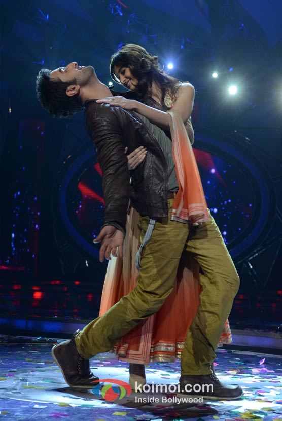 Ileana D'Cruz Ranbir Kapoor On The Sets Of Indian Idol Season 6 Finale