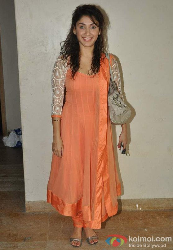 Manjari Fadnis at Anubhav Sinha's Office for a Pooja