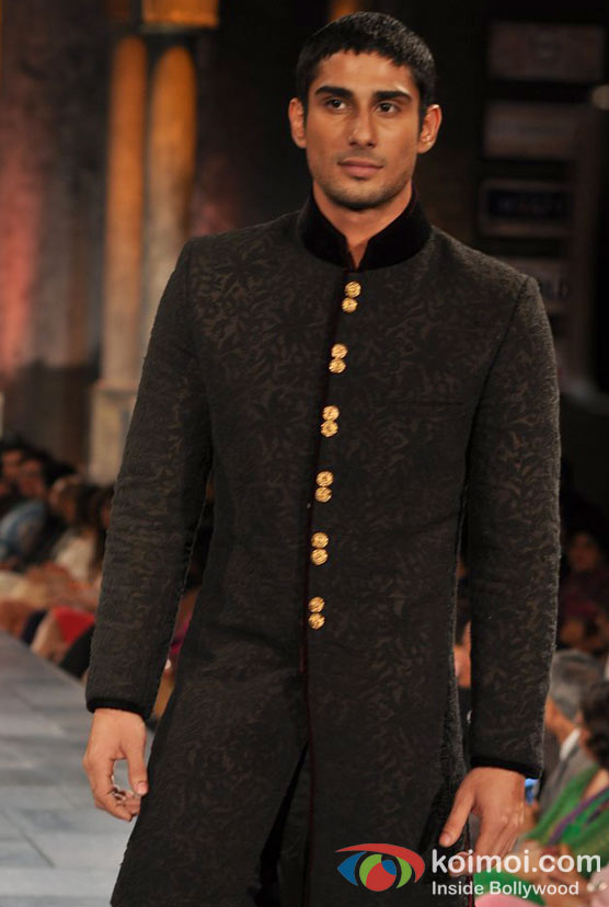Prateik Babbar At 'Mijwan-Sonnets in Fabric' fashion show
