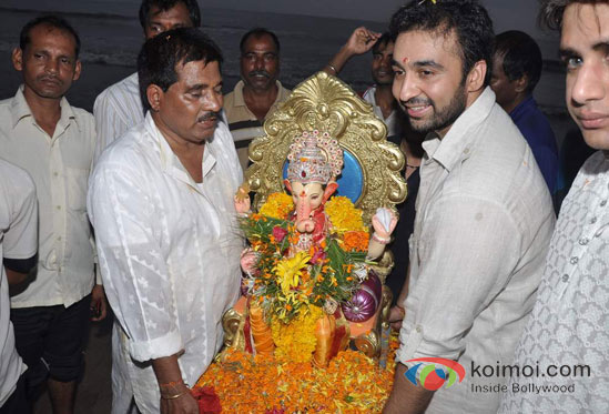 Raj Kundra At Shilpa Shetty's Ganpati Visarjan