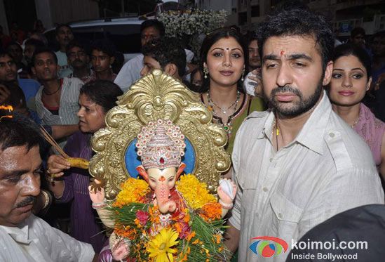 Raj Kundra At Shilpa Shetty's Ganpati Visarjan