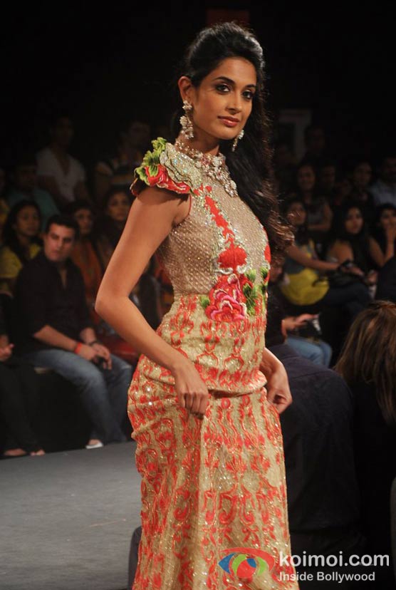Sarah Jane Dias Walk For Shane And Falguni Peacock