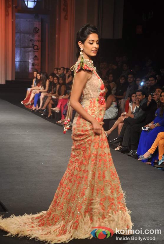 Sarah Jane Dias Walk For Shane and Falguni Peacock