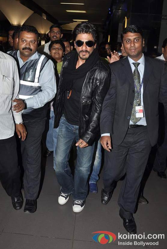 Shah Rukh Khan Snapped At International Airport After Returning From London