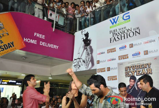 Sidharth Malhotra, Alia Bhatt, Varun Dhawan, Karan Johar Promote Student Of The Year Movie In Nagpur