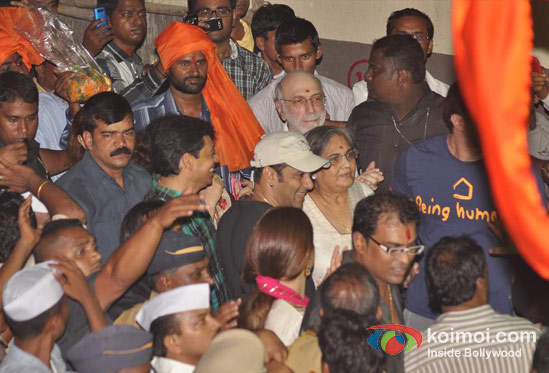 Sohail Khan, Salma Khan At Salman Khan's Ganpati Visrajan
