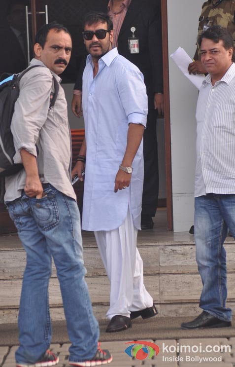 Ajay Devgan Visits Golden Temple With Poonam Sinha On Her Birthday Pic 4