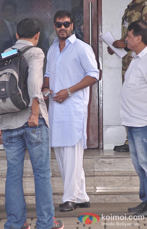 Ajay Devgan Visits Golden Temple With Poonam Sinha On Her Birthday Pic 1