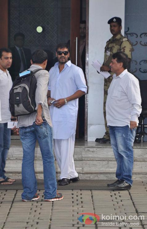 Ajay Devgan Visits Golden Temple With Poonam Sinha On Her Birthday Pic 3