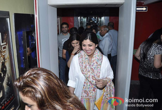 Shilpa Shetty, Shamita Shetty And Raj Kundra Snapped At PVR Cinemas Pic 1