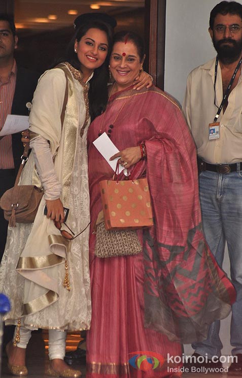 Sonakshi Sinha Visits Golden Temple With Poonam Sinha On Her Birthday Pic 2