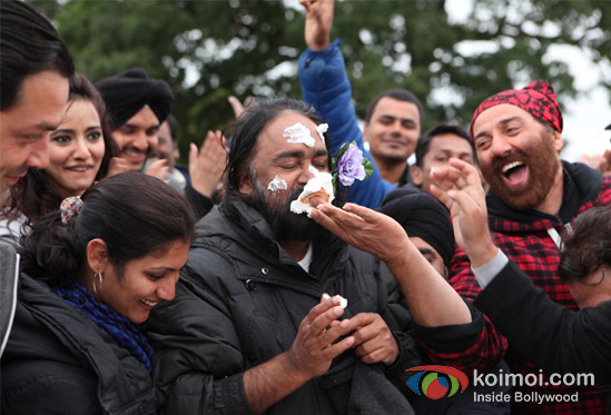 Bobby Deol And Sunny Deol At Sangeeth Sivan's Birthday Bash On The Sets Of Yamla Pagla Deewana 2 Movie  Pic 5