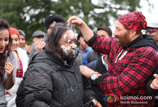 Sunny Deol At Sangeeth Sivan's Birthday Bash On The Sets Of Yamla Pagla Deewana 2 Movie 