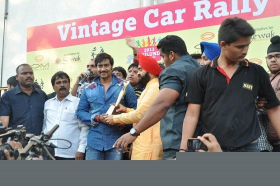 Ajay Devgn Flags Off Vintage Car Rally Pic 6