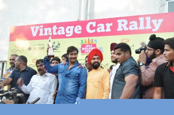 Ajay Devgn Flags Off Vintage Car Rally Pic 4