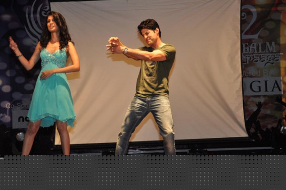 Bollywood actors Tena Desai And Rajeev Khandelwal promote film Table No.21at Mithibai College Festival in Juhu Mumbai  Pic 5