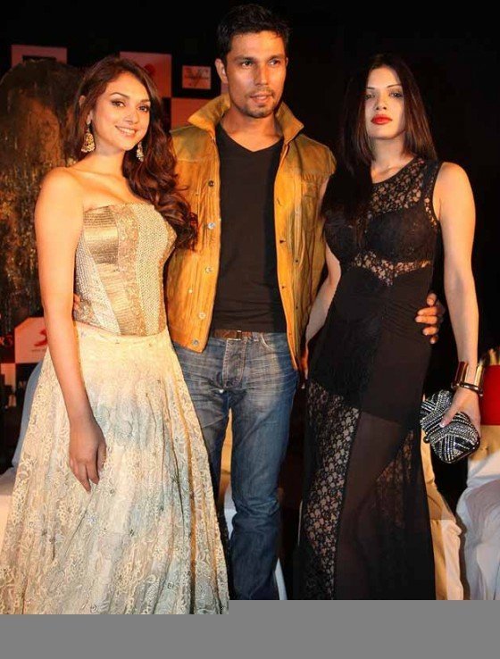 Aditi Rao Hydari, Randeep Hooda And Sara Loren at the film Murder 3 first look launch Pic 1