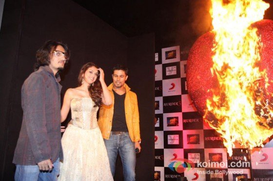Aditi Rao Hydari And Randeep Hooda at the film Murder 3 first look launch Pic 3