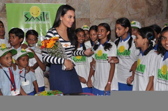 Sonakshi Sinha at Dabangg 2 screening held for Smile Foundation’s NGO kids Pic 6