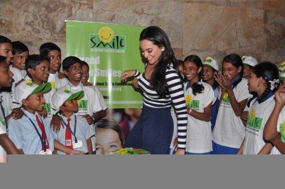 Sonakshi Sinha at Dabangg 2 screening held for Smile Foundation’s NGO kids Pic 2