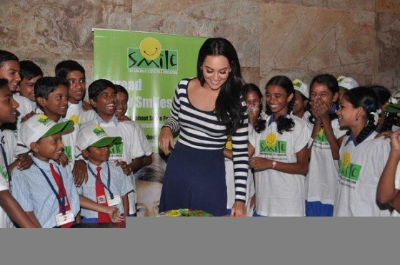 Sonakshi Sinha at Dabangg 2 screening held for Smile Foundation’s NGO kids Pic 3
