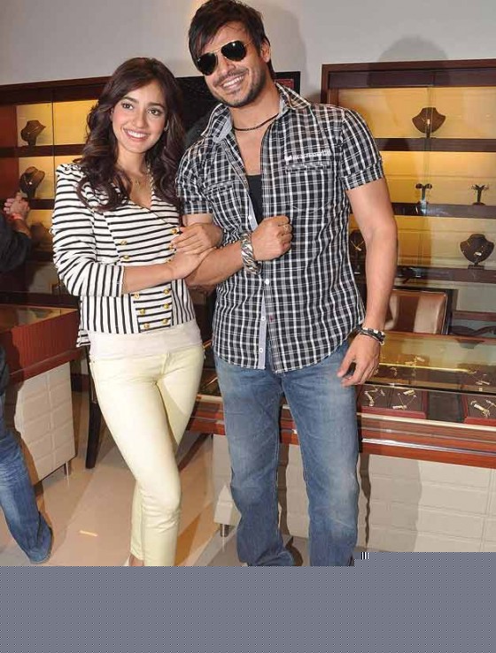 Vivek Oberoi And Neha Sharma At 'Jayantabhai Ki Luv Story' Promotional Event Pic 2