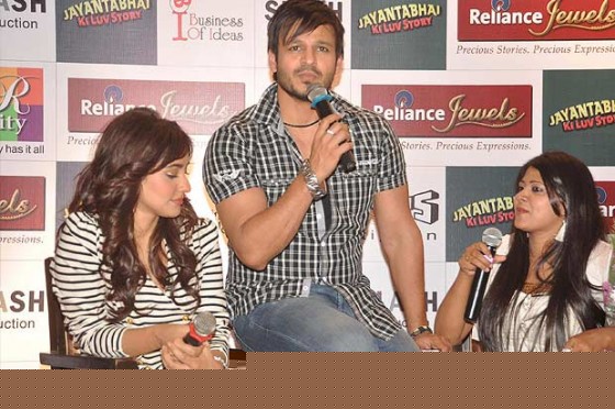 Neha Sharma And Vivek Oberoi At 'Jayantabhai Ki Luv Story' Promotional Event Pic 1