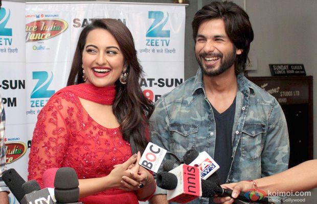 Sonakshi Sinha and Shahid Kapoor Promote R… Rajkumar On The Sets Of 'Dance India Dance Sonakshi Sinha and Shahid Kapoor Promote R… Rajkumar On The Sets Of 'Dance India Dance