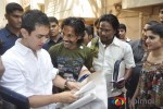 Aamir celebrates Birthday with fans