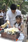 Aamir celebrates Birthday with fans